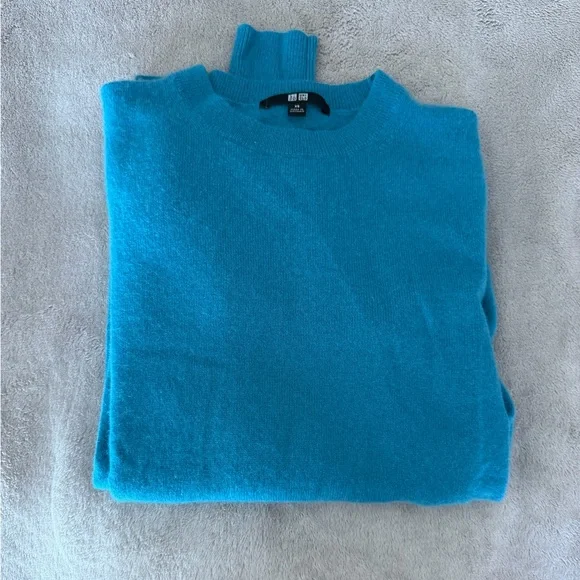 Uniqlo WoMen's Vibrant Blue Crewneck Sweater - Picture 1 of 9